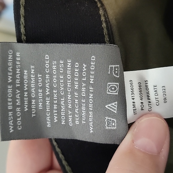 Torrid 18S A-Line Flare Lightweight Twill Cargo High Rise Pant - Picture 5 of 10